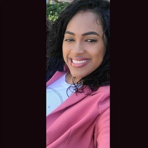 Meet your Posher, Karibel